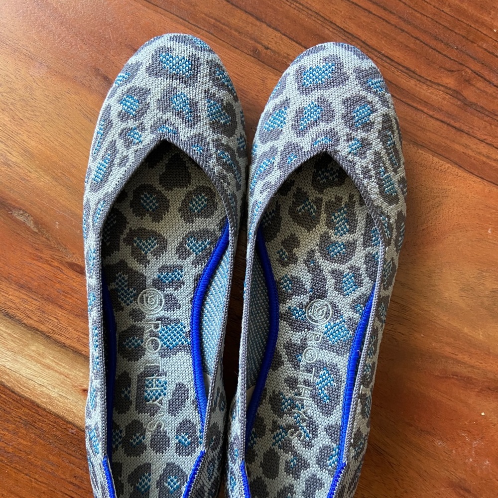 Grey spotted Rothy’s flats